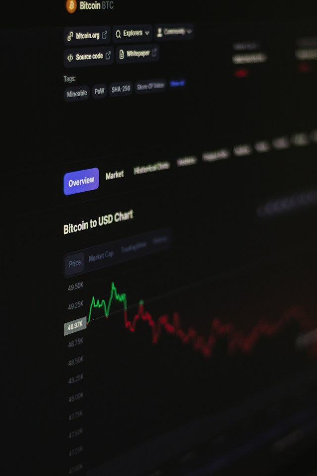 Placeholder: traders collaborating around a desk